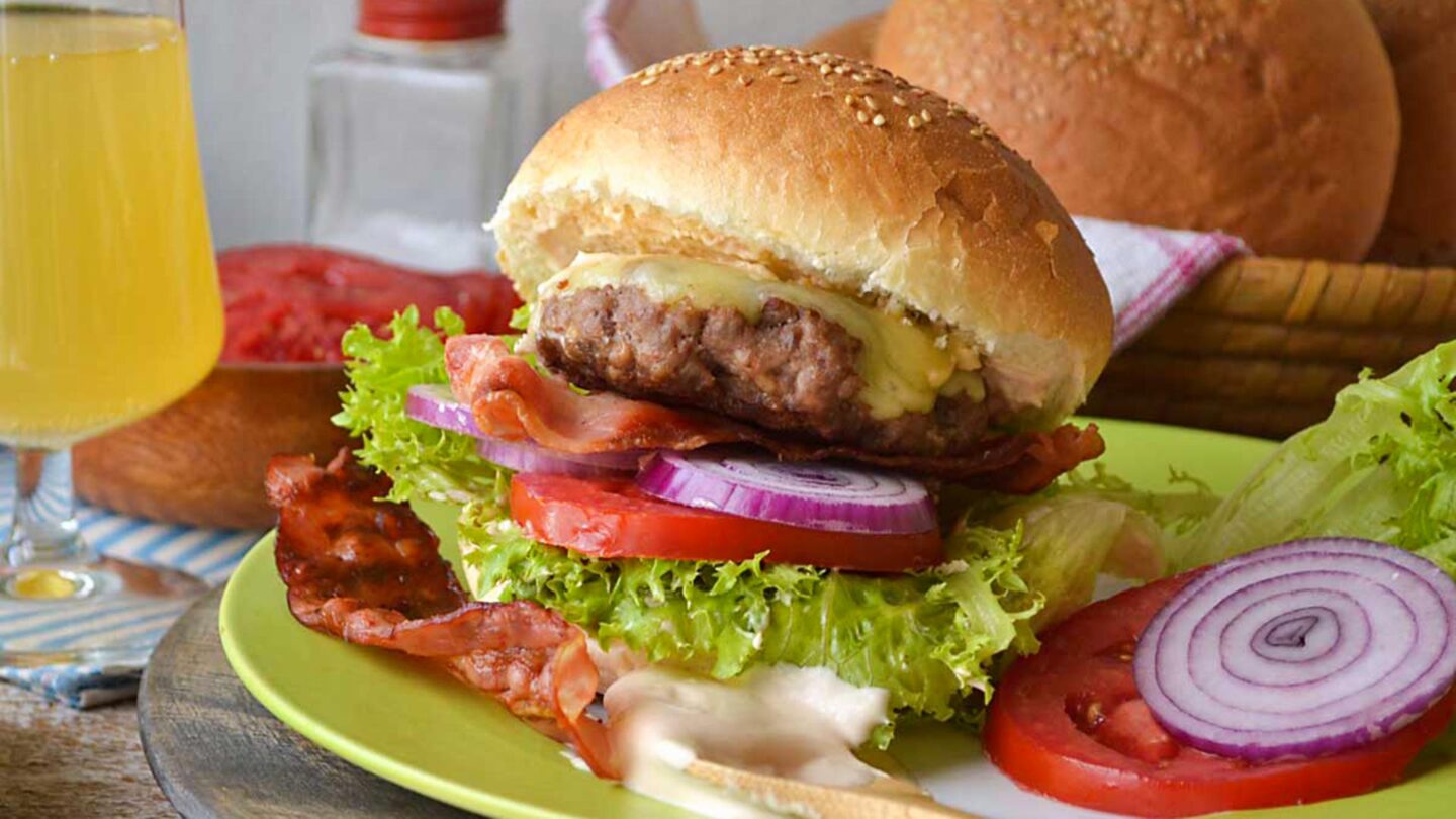 Sočna klasika: “Špeksi” cheeseburger