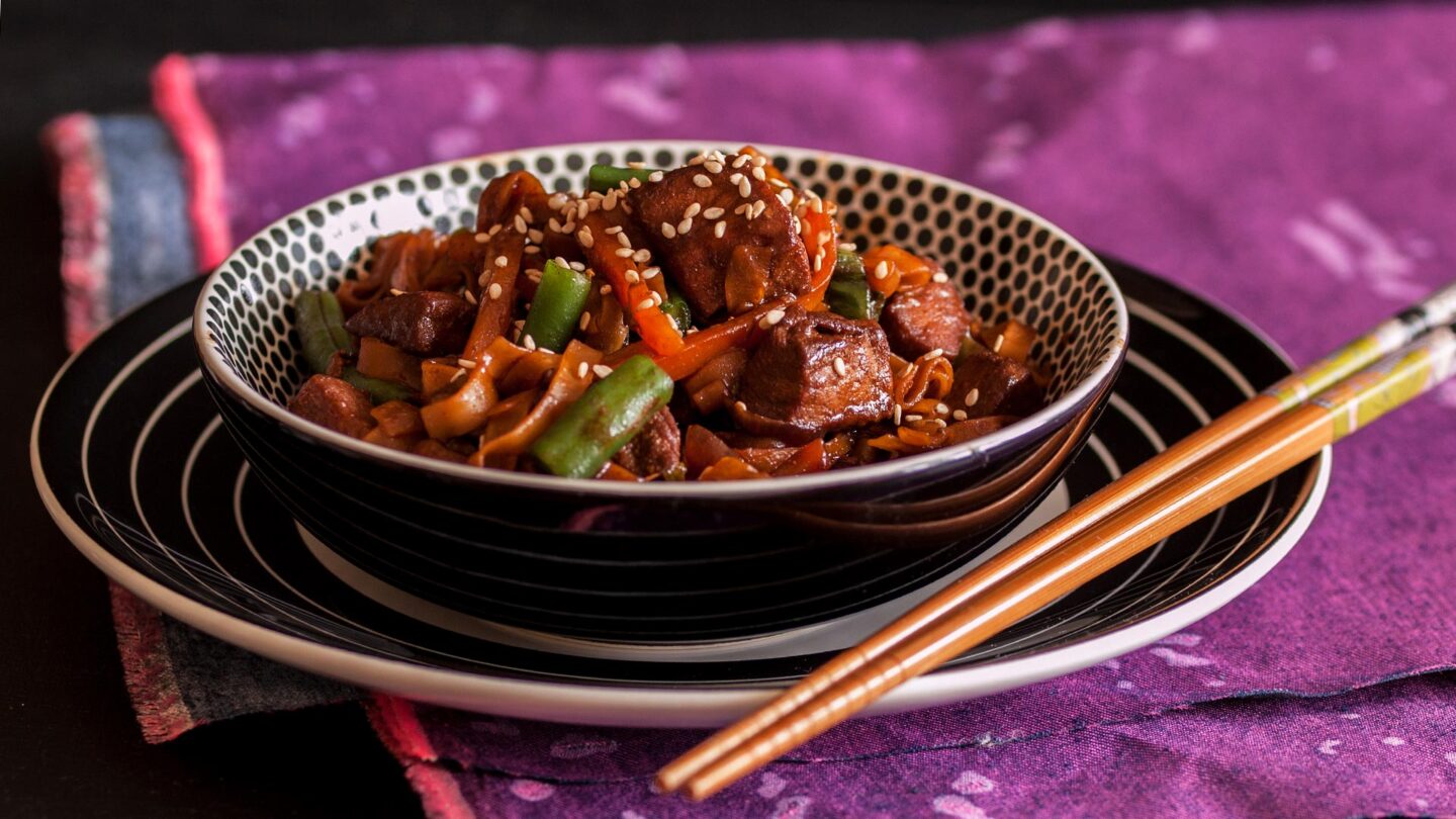 Kineska kuhinja: Chow mein sa svinjetinom