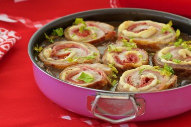 svinjske-rolice-s-kulenom-sirom-naslovna