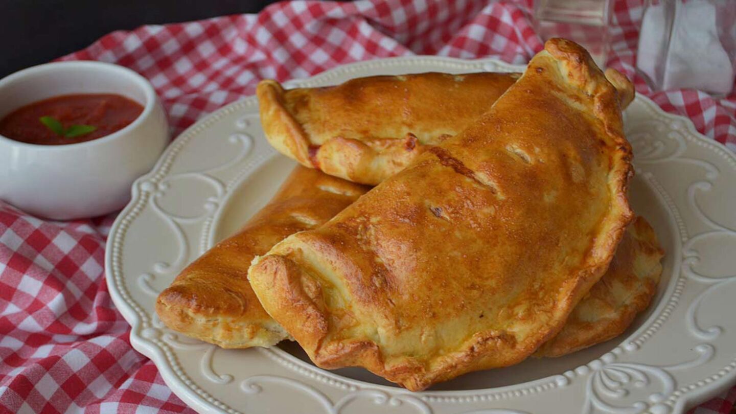 Pizza calzone: Puno više od ‘poklopljene’ pizze