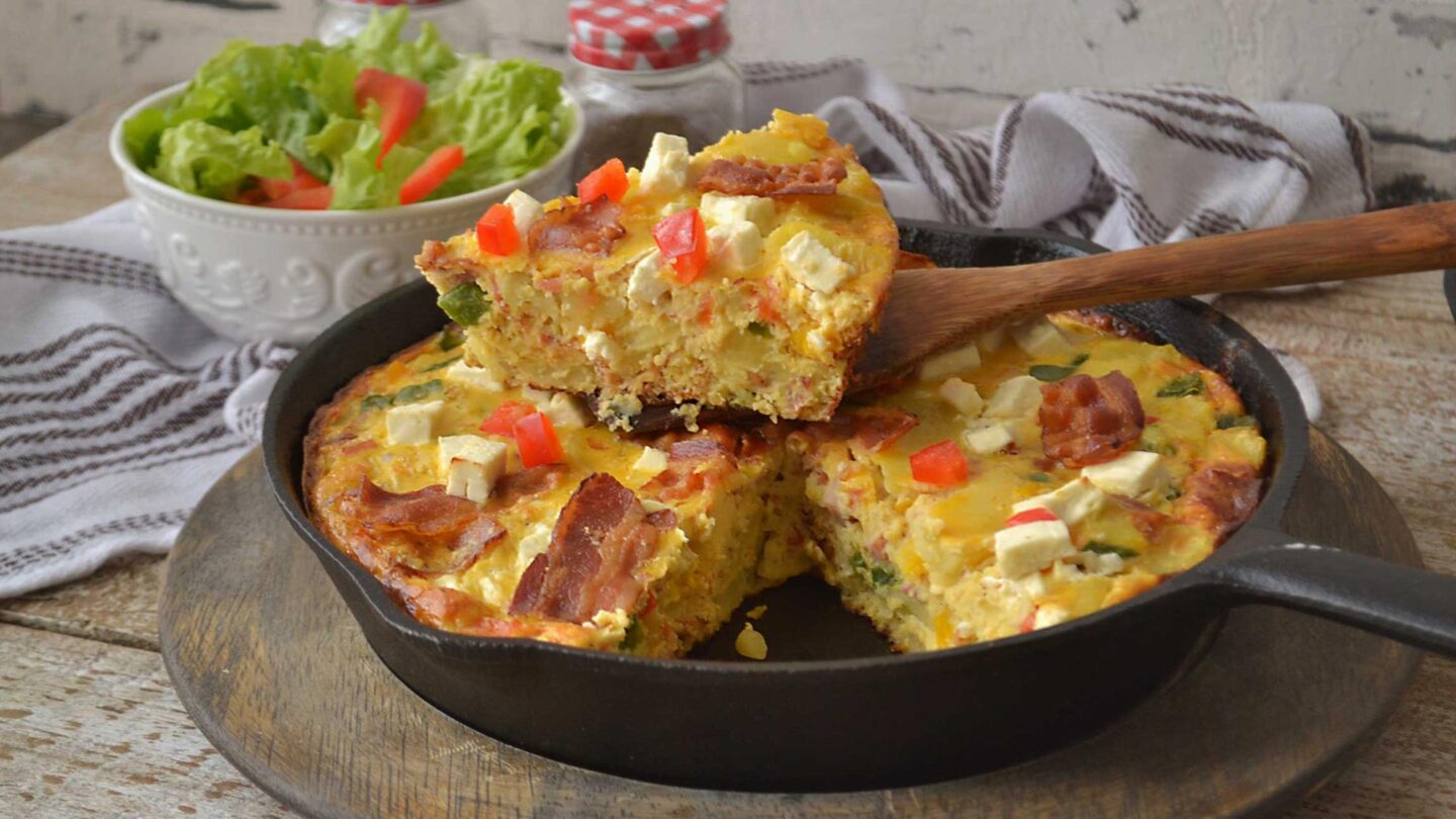 Španjolski omlet s jajima, krumpirom i slaninom