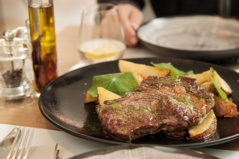 savica-casual-urban-eatery-07