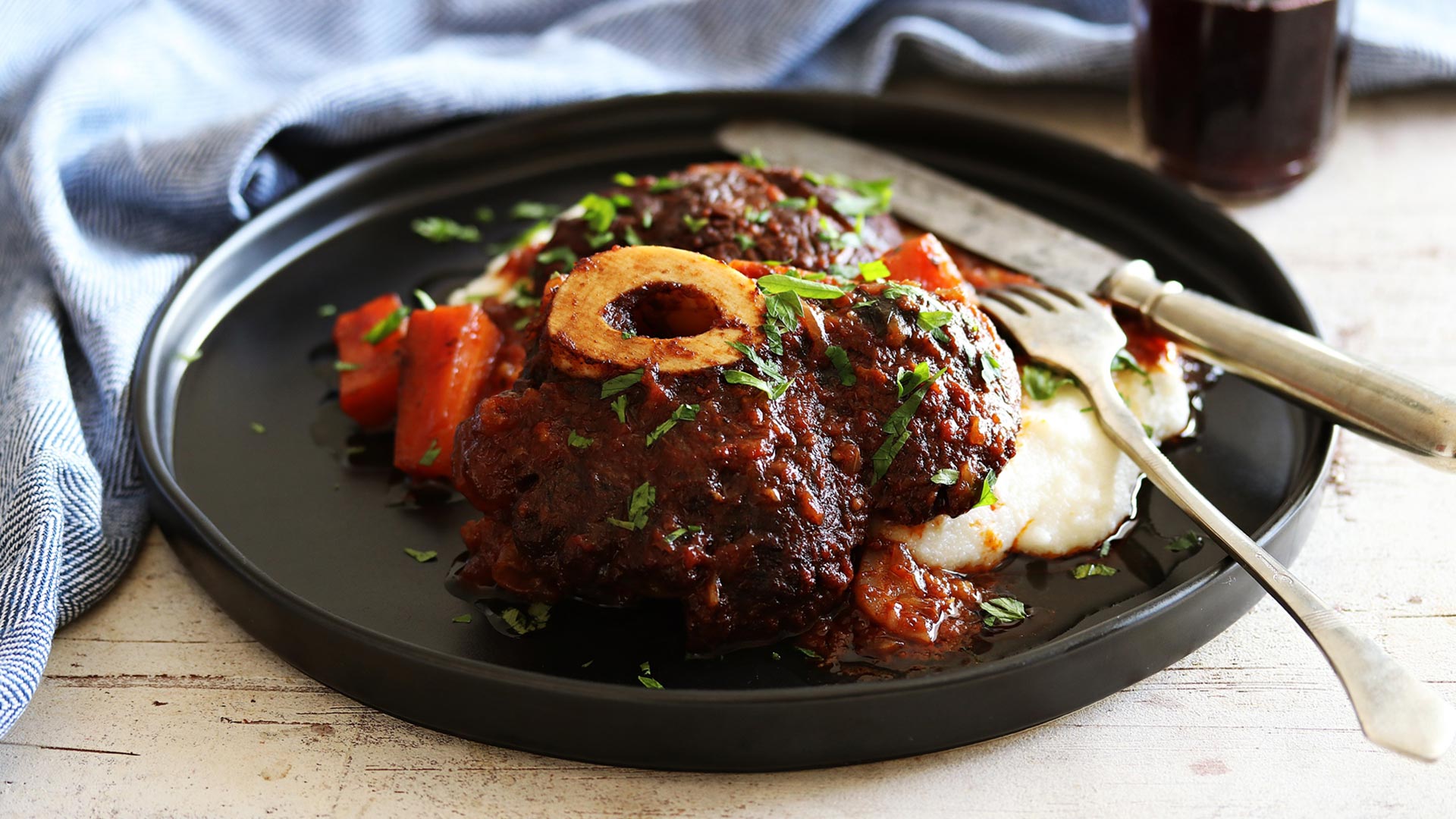 Sporo kuhani osso buco u crnom vinu