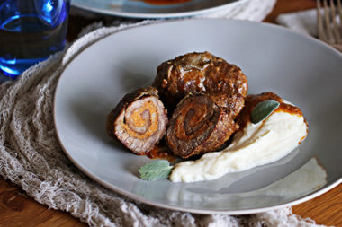 junece-rolice-punjene-nadjevom-kobasica-01