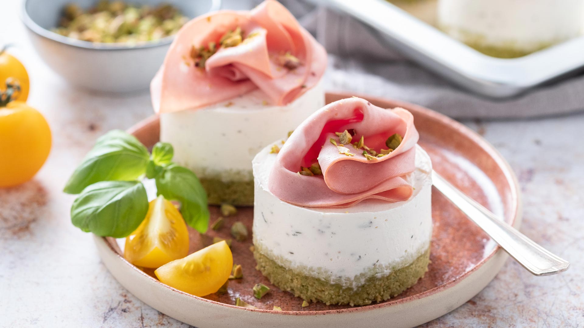 VIDEO: Mini slani cheesecake s mortadelom