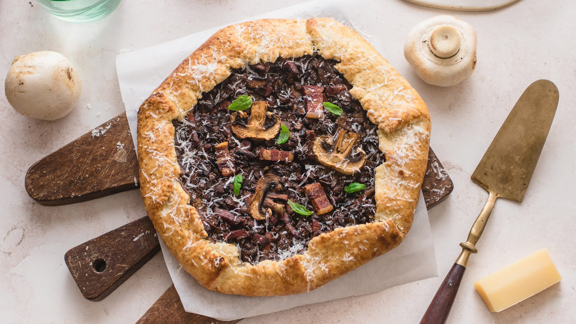 Galette sa šampinjonima i pancetom