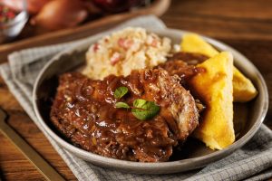 Svinjetina u pivskom umaku