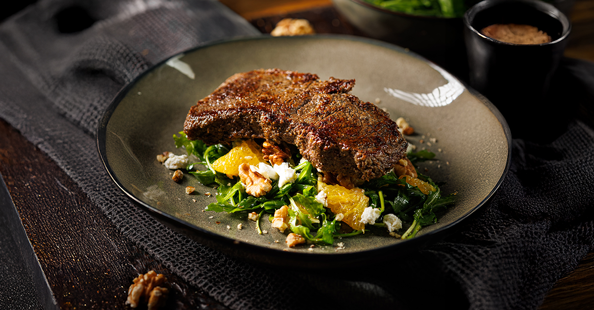 Ljetna salata sa rib eye steakom